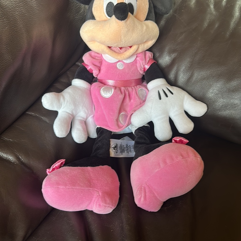 Minnie Mouse - Picture 3 of 5
